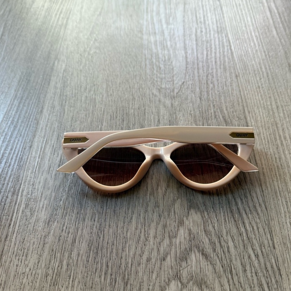 Quay Australia Cat-Eye Sunglasses cream with rose gold details - Picture 2 of 3